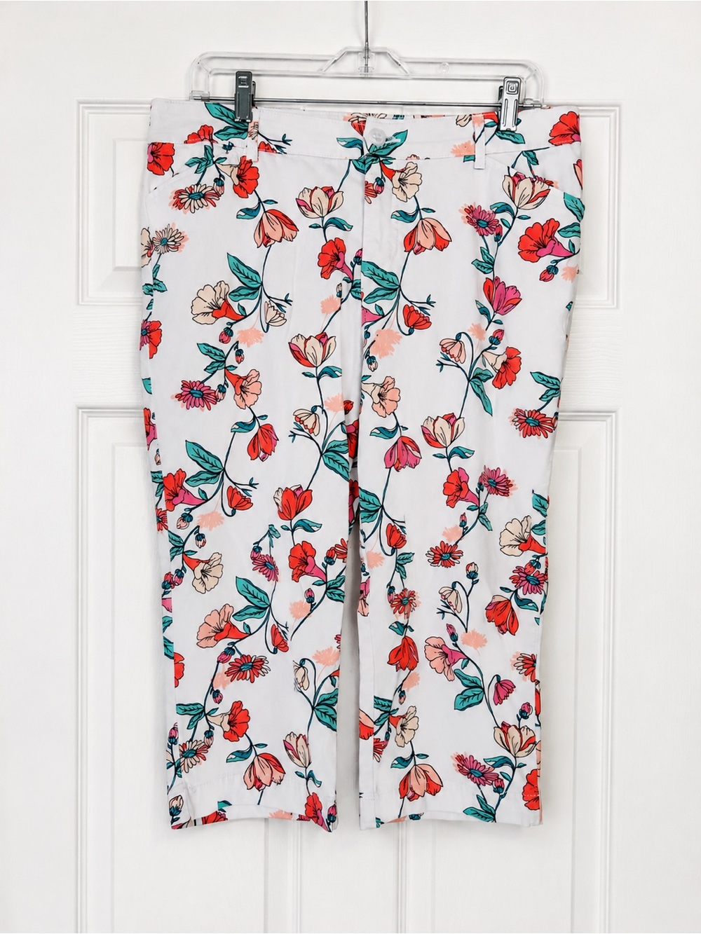 St. John’s Bay Floral Capri Pants Women’s Size 14 White Cropped Stretch